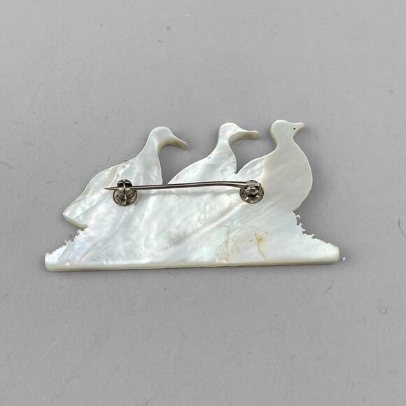 VTG Mother of Pearl Brooch Lot WW2 SweetHeart Pin Ducks Mid Century Shell 40s - Picture 8 of 8